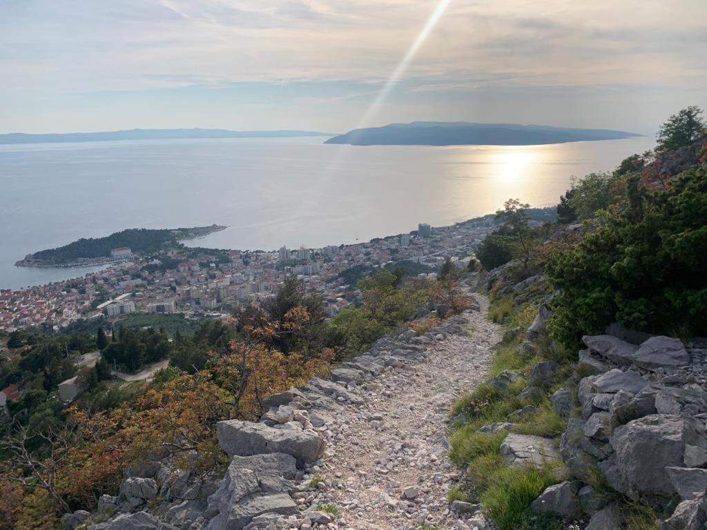 The Location In Makarska,free P, Option Bikes Penzion *